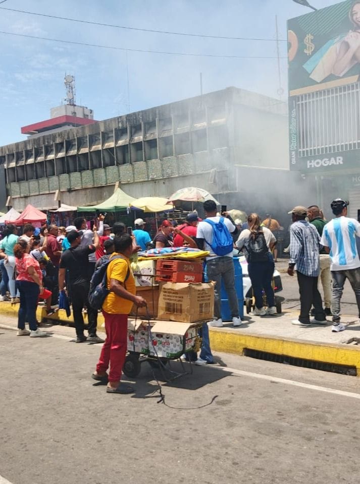 Explosión de transformador en el Callejón de los pobres en Maracaibo deja pérdidas materiales este Miércoles Santo
