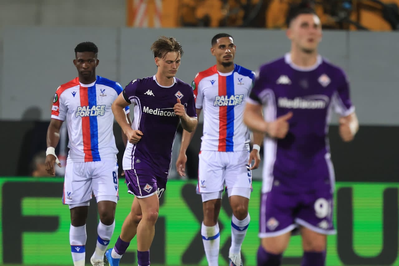 LA FIORENTINA DE LUIS BALBO VENCIÓ AL CRYSTAL PALACE PERO NO LE ALCANZÓ