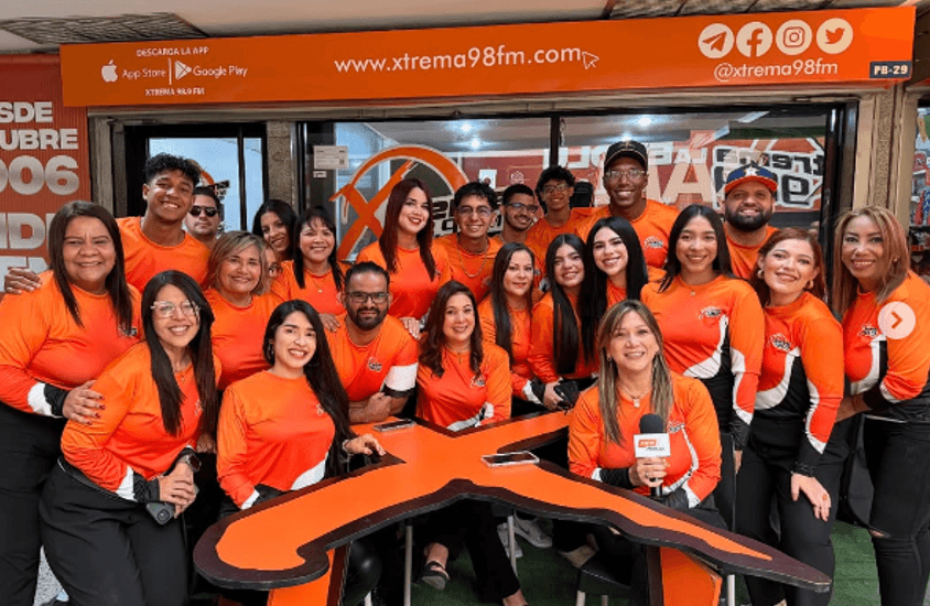 XTREMA 98.9FM, recibe orden «Ciudad de Cabimas» a propósito de los 100 años de la radio