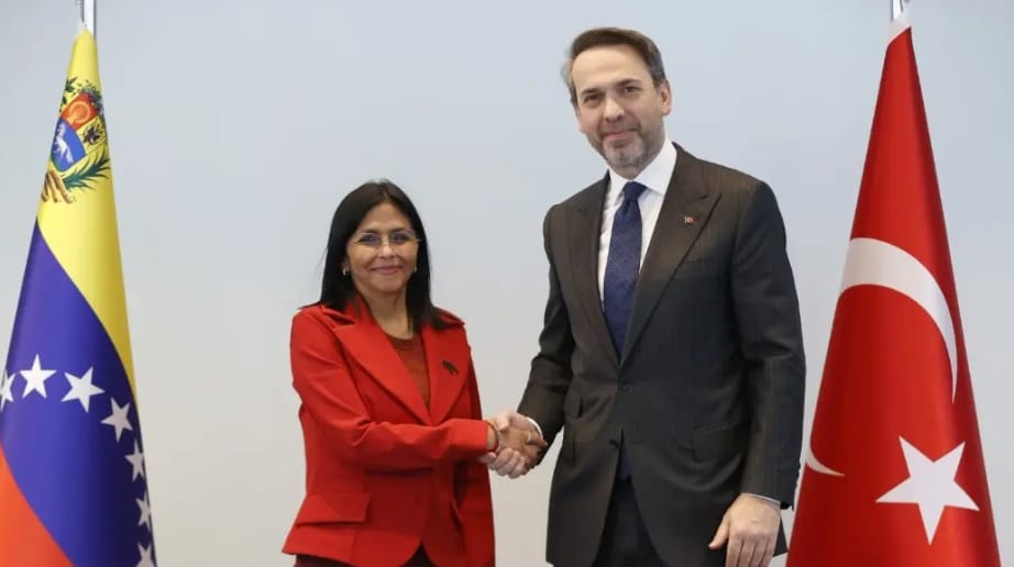 Delcy Rodríguez sostuvo encuentro con ministro de Energía de Turquía durante visita oficial