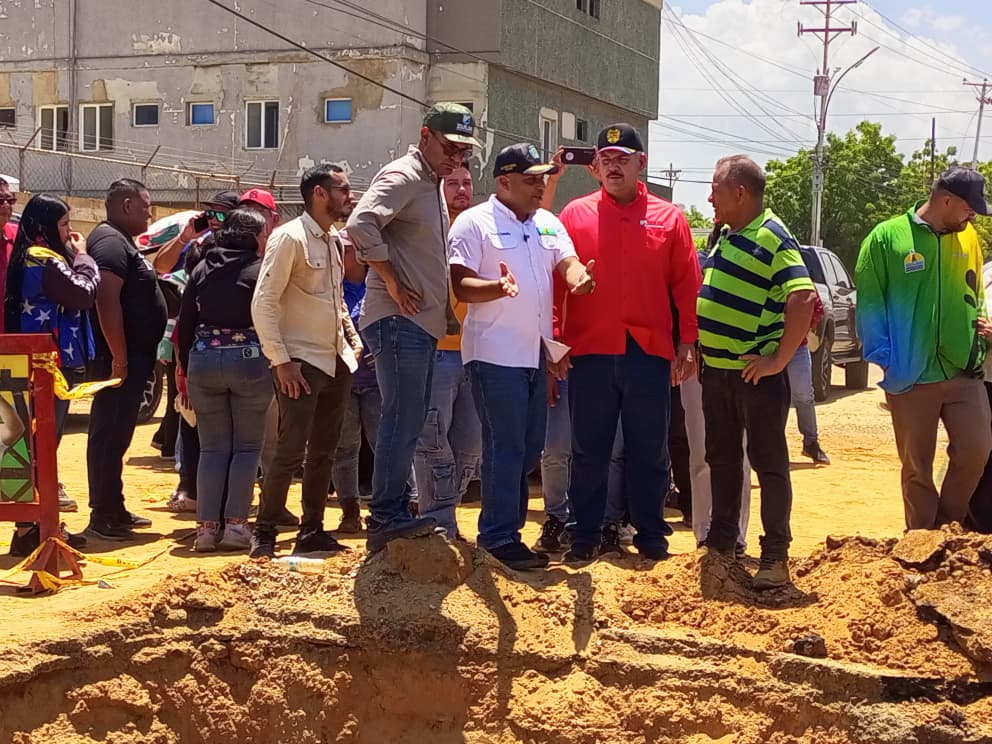 Gobernador Luis Caldera y Alcalde de Cabimas Frank Carreño inspeccionan labores de sustitución de sistema de aguas pluviales en la Urbanización Buena Vista