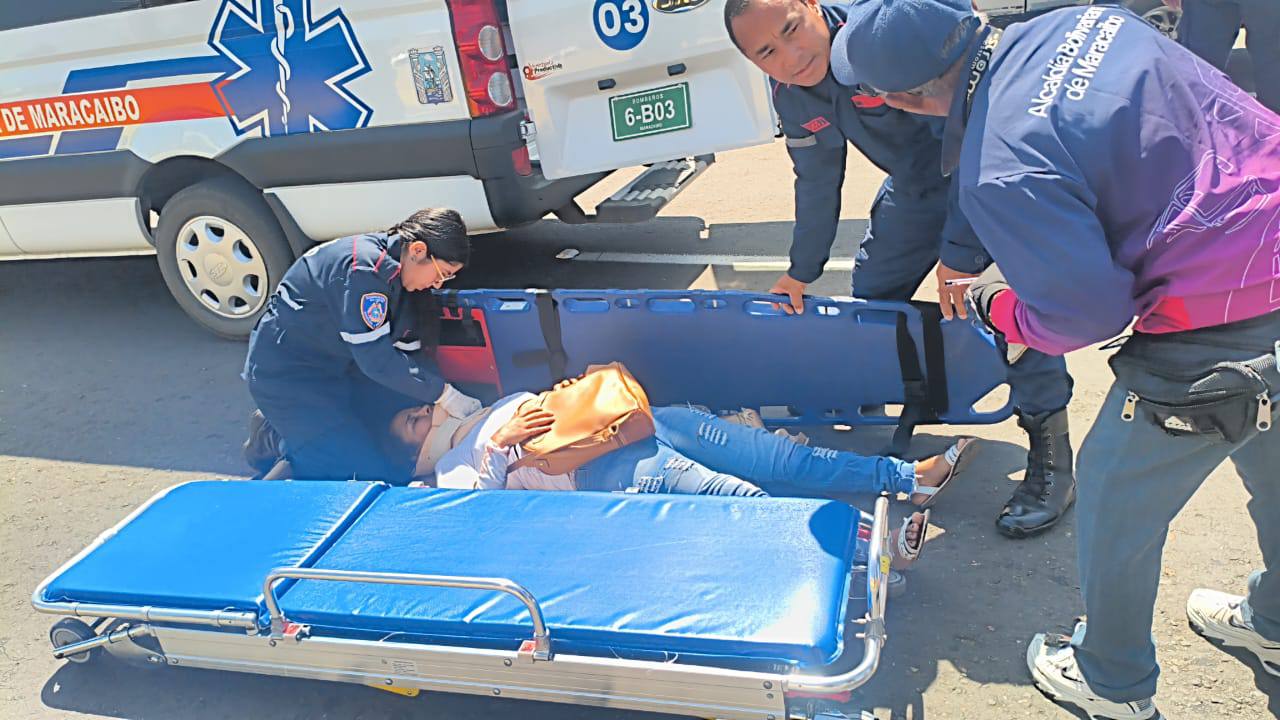 Arrollan a mujer cerca del paso peatonal entre los centros comerciales Gran Bazar y Cima