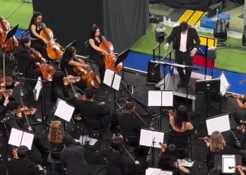 Orquesta Carlos Cruz Diez vibra en el Bernabéu durante encuentro con el papa León XIV