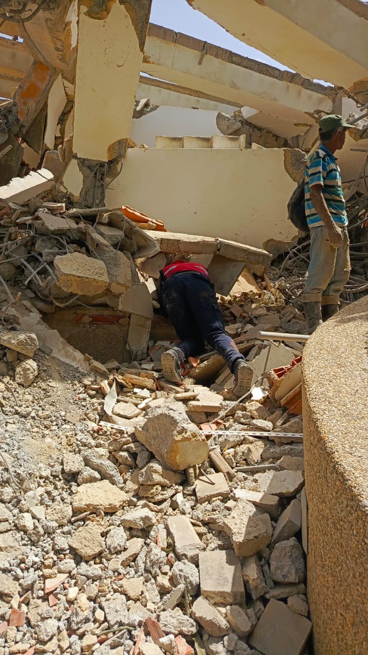 Ejecutan la primera demolición controlada en edificio colapsado de la OPP 36 en La Guaira