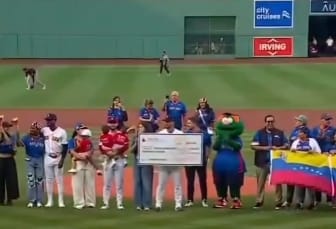 Red Sox entrega donativos a los afectados por los terremotos en Venezuela