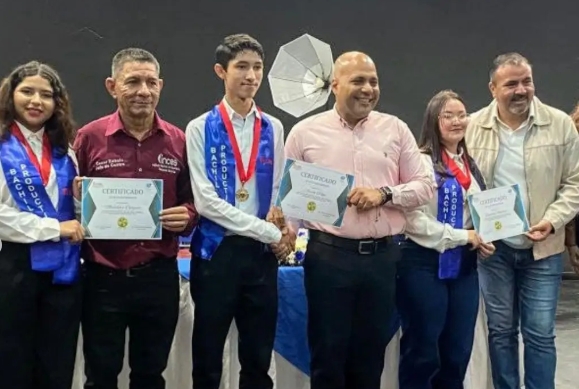 ¡Inces Zulia Cabimas gradúa a sus bachilleres productivos!