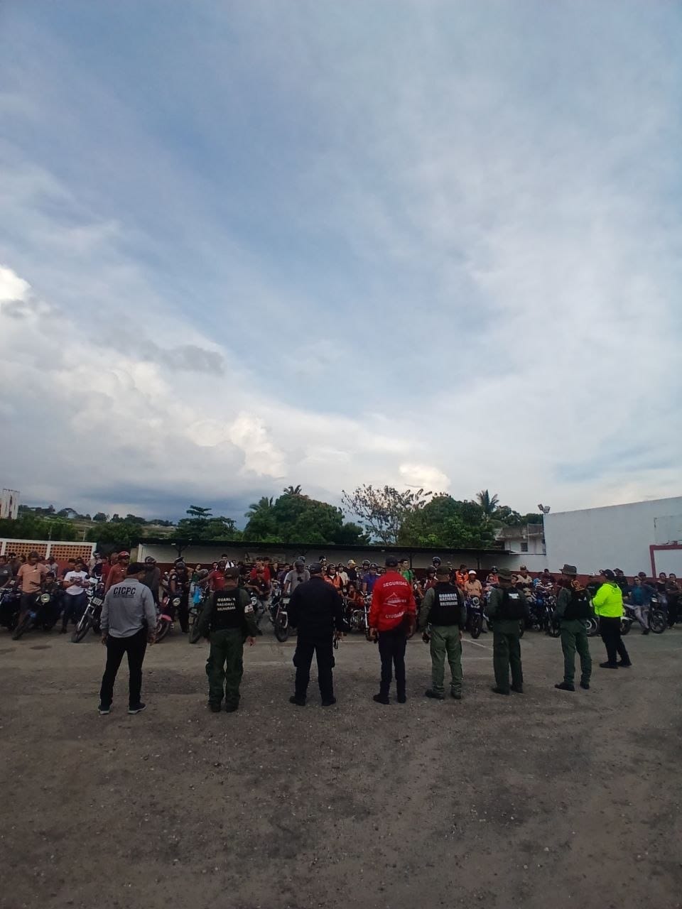 Autoridades de Baralt despliegan campaña de concienciación vial: «Si enciendes tu moto, no apagues tu vida»