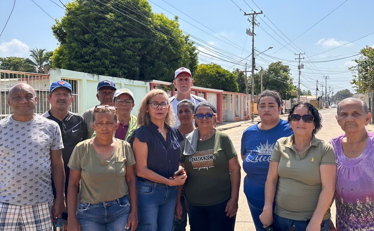 Habitantes de la calle San Nicolás en la Montañita reportan ausencia del servicio eléctrico tras caída de guaya