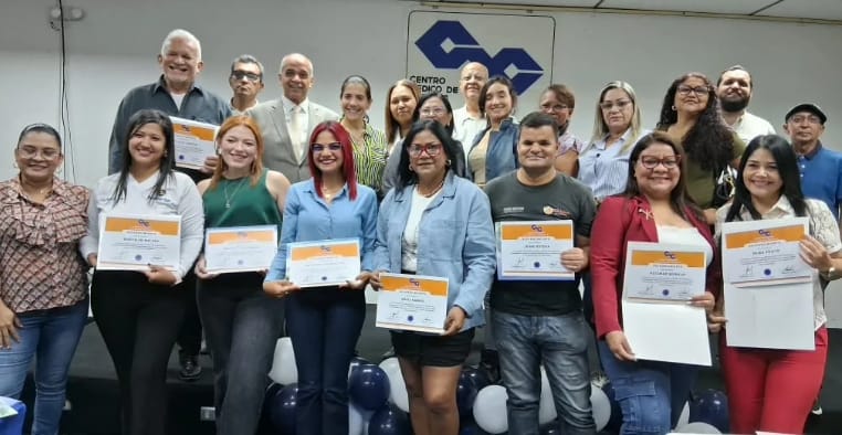 Centro Médico de Cabimas honra a periodistas con jornada de salud y anuncia reactivación del Premio «Anselmo Reyes»