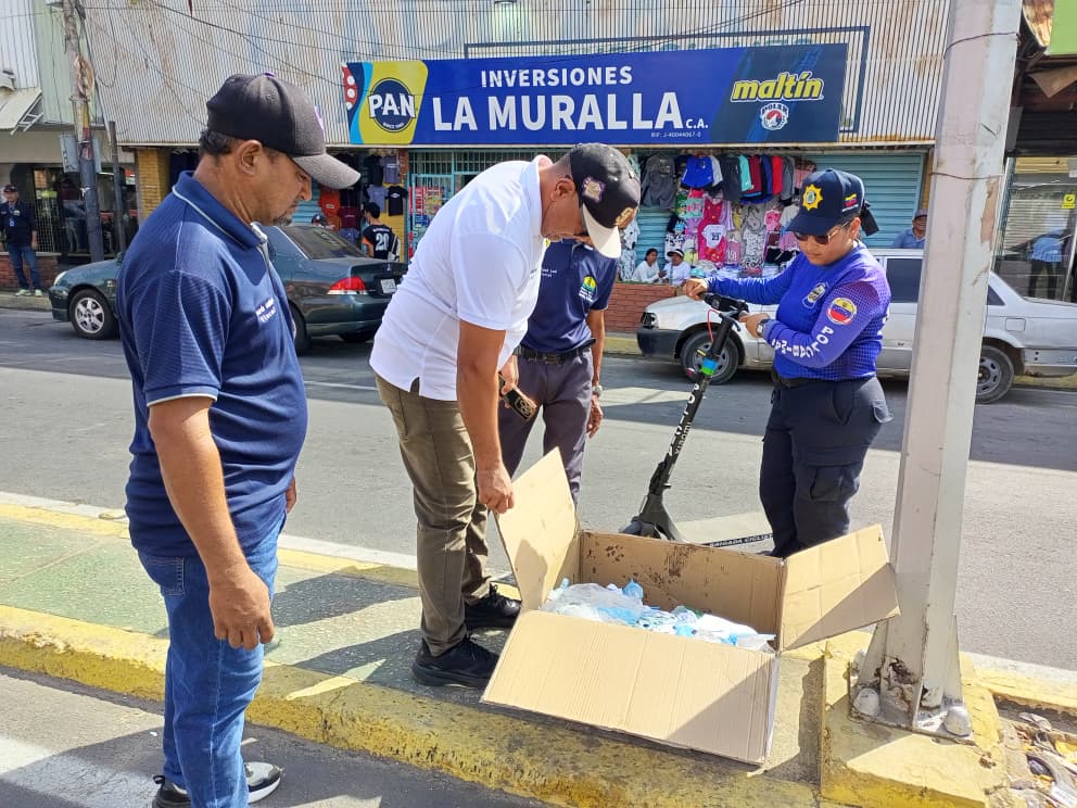Fiscales de la Alcaldía Bolivariana de Cabimas y POLICABIMAS inspeccionan bote de desechos sólidos en áreas comerciales del Casco Central