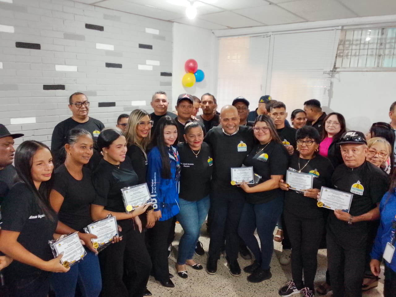 Alcalde Frank Carreño reinaugura oficina del FAEP para beneficio de los cabimenses