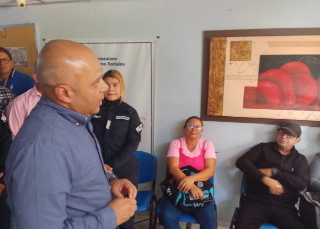 Alcalde de Cabimas se compromete a solucionar fallas en la Unidad de Diálisis Care del Sector Barrio Obrero