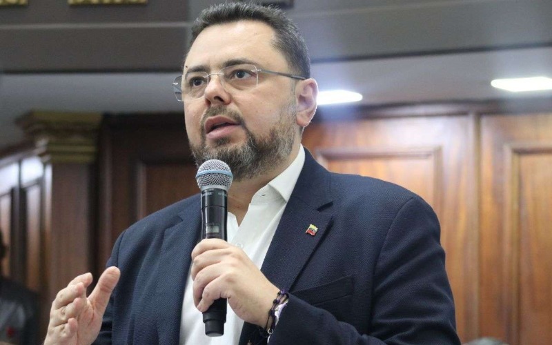 Antonio Ecarri reitera su propuesta para dolarizar la economía venezolana
