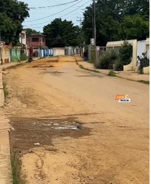 Habitantes de la calle Los Laureles exigen mantenimiento urgente de colectores