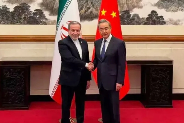 China urge a Irán y EEUU a retomar el acuerdo de paz y reabrir Ormuz lo antes posible