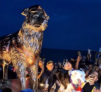 Develan estatua de Tsunami, denominada “Guardián de la esperanza” en el Parque Vereda del Lago.