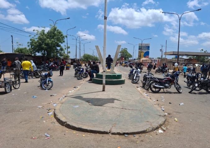 Familiares de comerciante wayuu detenido hace 14 meses cierran la frontera de Paraguachón