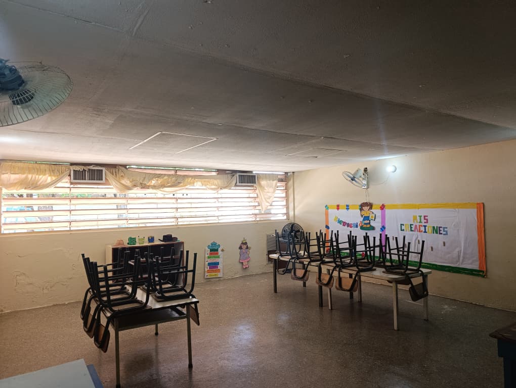 Gobierno de Cabimas realiza trabajos de limpieza, desmalezado y pintura en planteles educativos de la parroquia Germán Ríos Linares