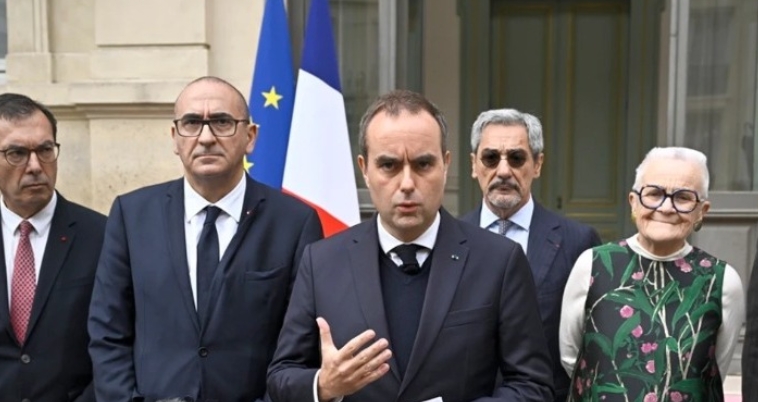 Francia decreta toques de queda y apoyo económico tras la oleada de violencia urbana