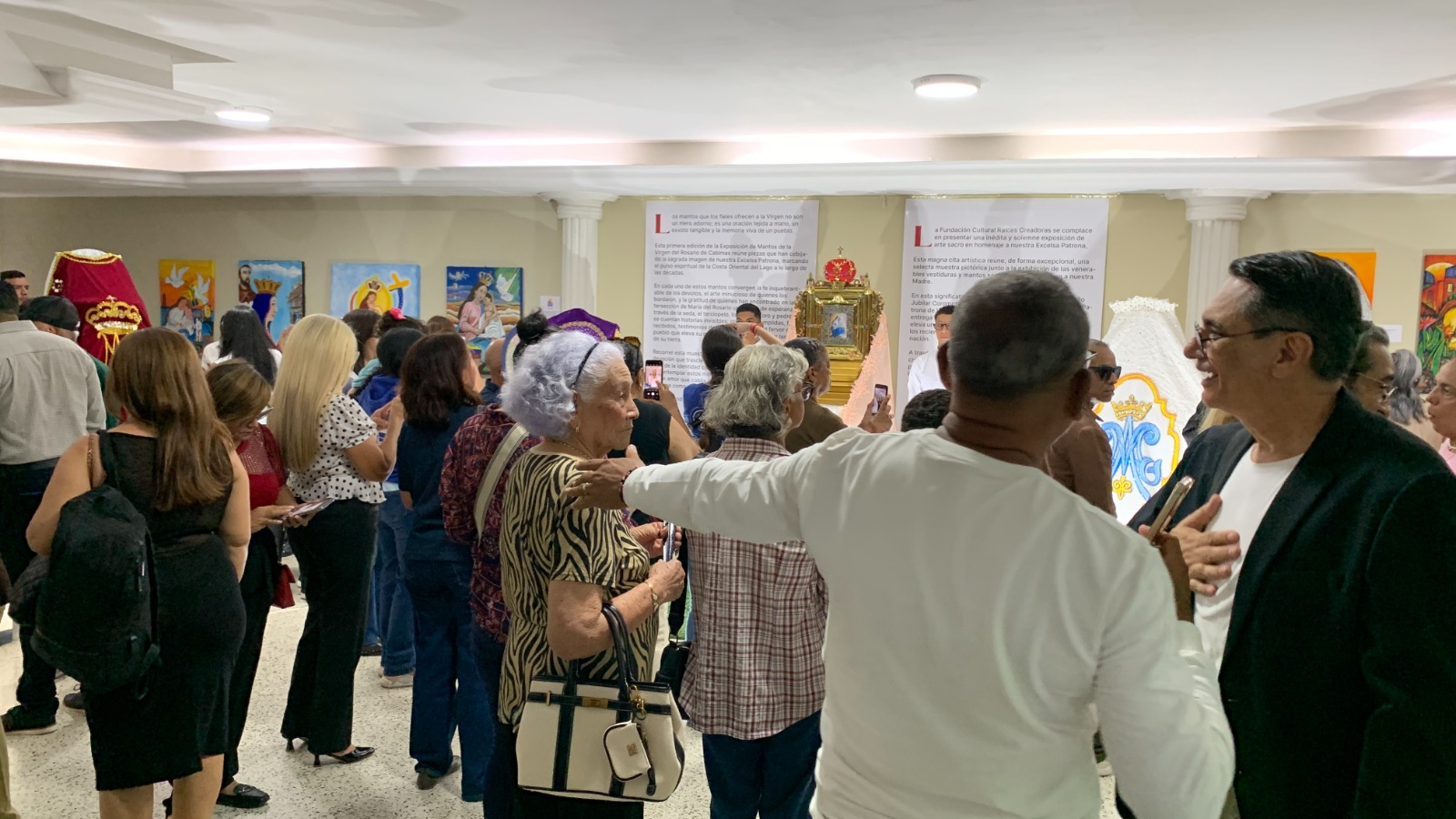 Hasta el 11 de octubre Exposición Pictórica y de Mantos en honor a la Virgen del Rosario