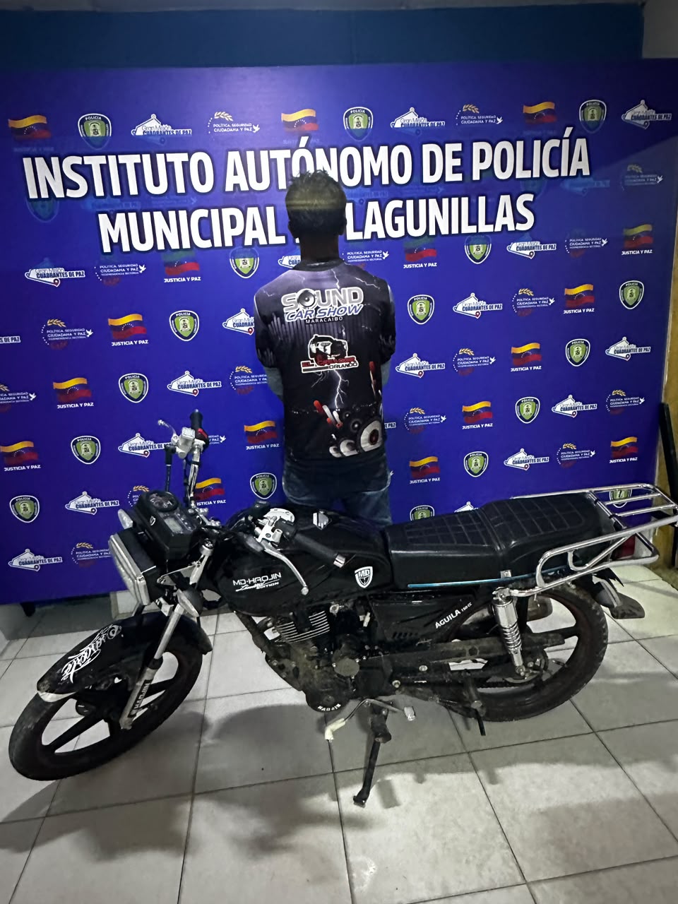 PoliLagunillas detuvo a joven por realizar motopiruetas y resistencia a la autoridad