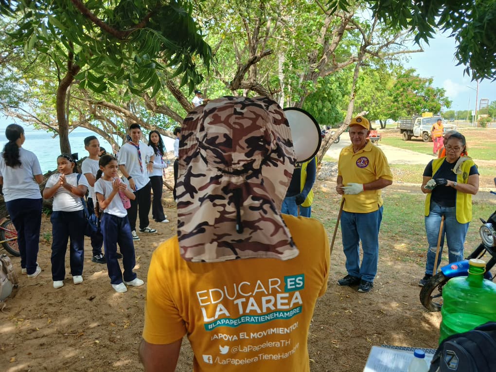 La Fundación «La papelera tiene hambre» realizó jornada ambientalista a orillas del Lago en Cabimas