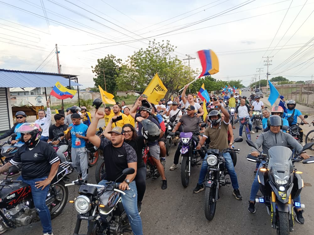 Oposición en Cabimas realizó caravana en apoyo a Maria Corina Machado